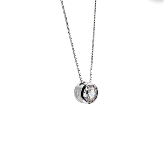 Silver Necklace Featuring Circle Decorated with Zirconium